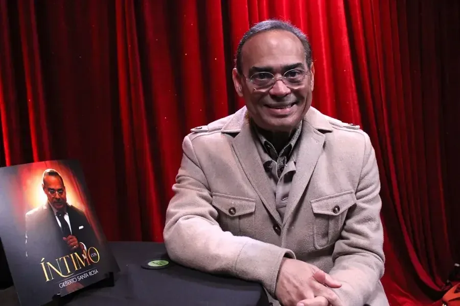 El salsero puertorriqueño presenta su disco "Íntimo" y habla del fin de las etiquetas en la música.