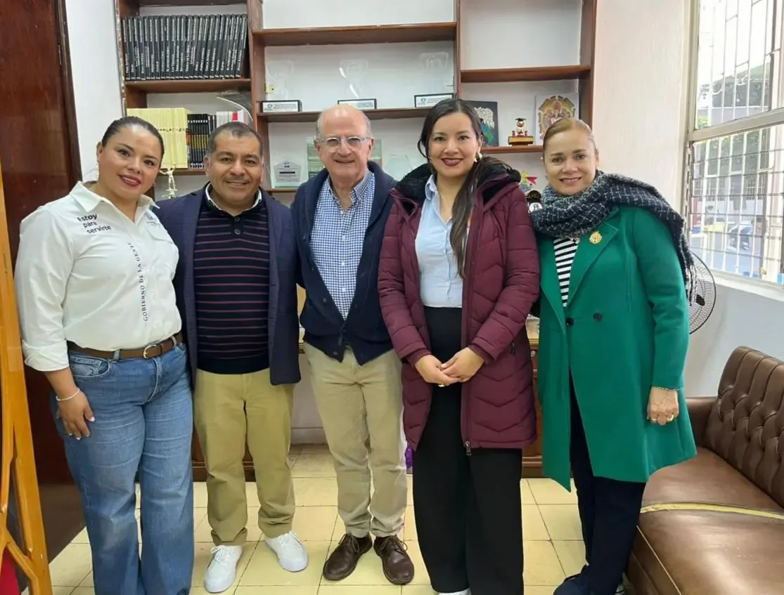 El Secretario de Educación de Guanajuato durante su visita a escuelas en Valle de Santiago.