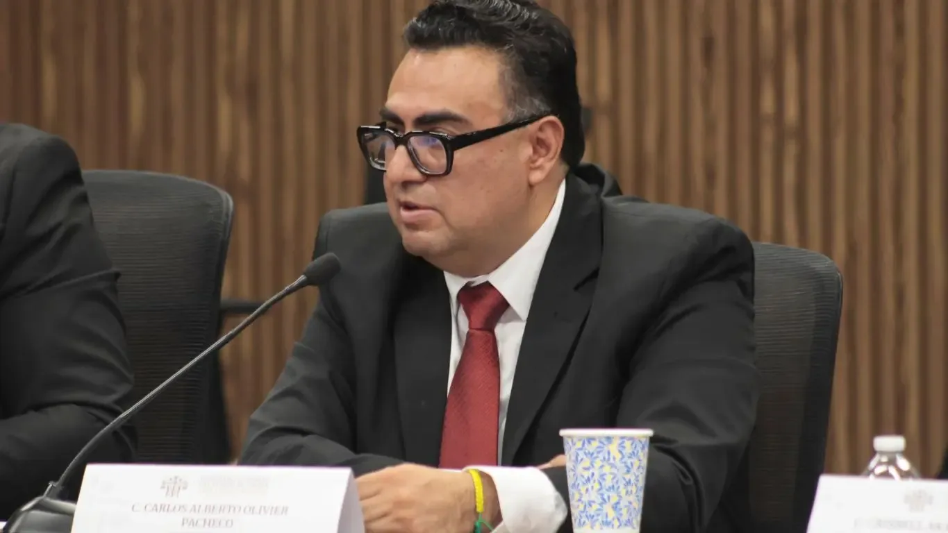 El secretario de Salud, Carlos Alberto Olivier, durante su comparecencia sobre el aborto.