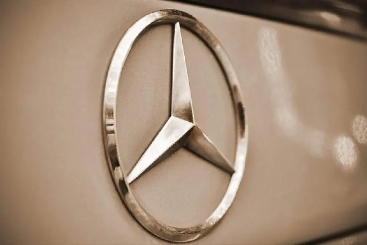 El secretario Esaú Garza de Vega habla sobre el futuro de Mercedes-Benz en Aguascalientes.