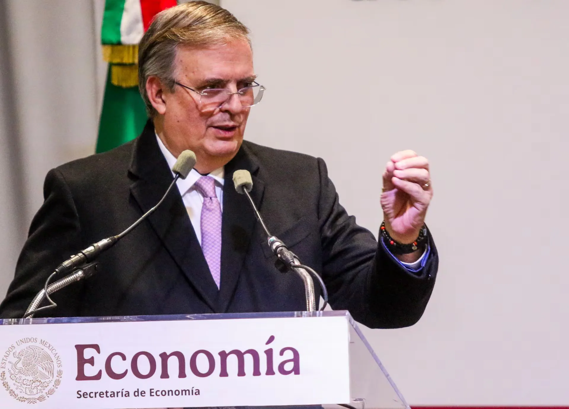 El secretario Marcelo Ebrard anuncia un nuevo acuerdo con Estados Unidos sobre minerales críticos.