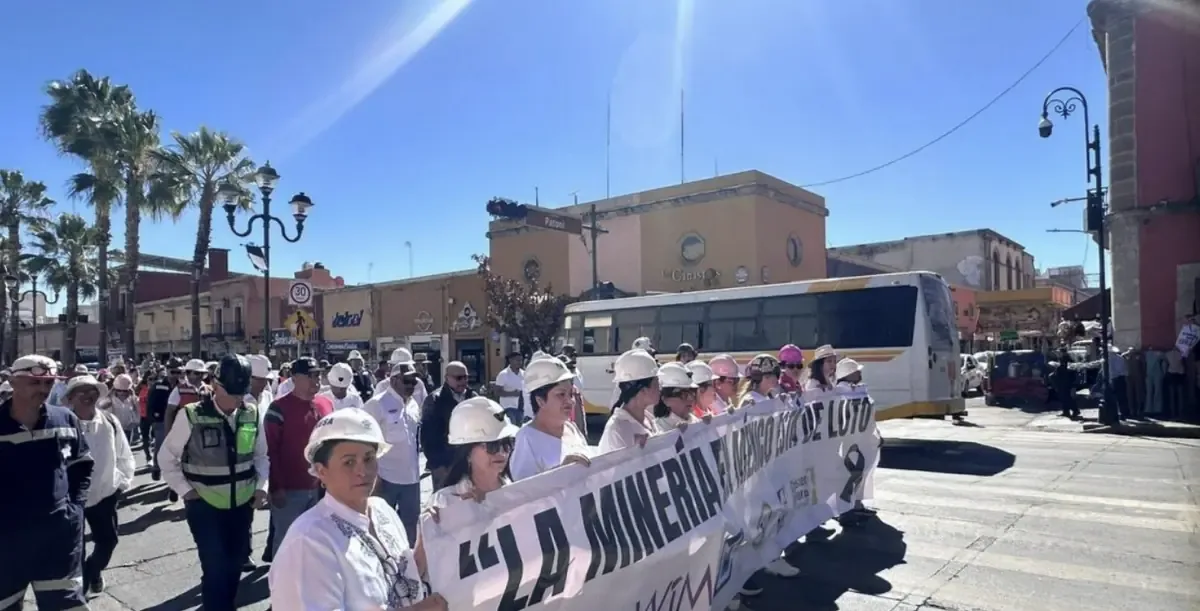 El sector minero exige justicia tras el crimen de diez trabajadores en Sinaloa.