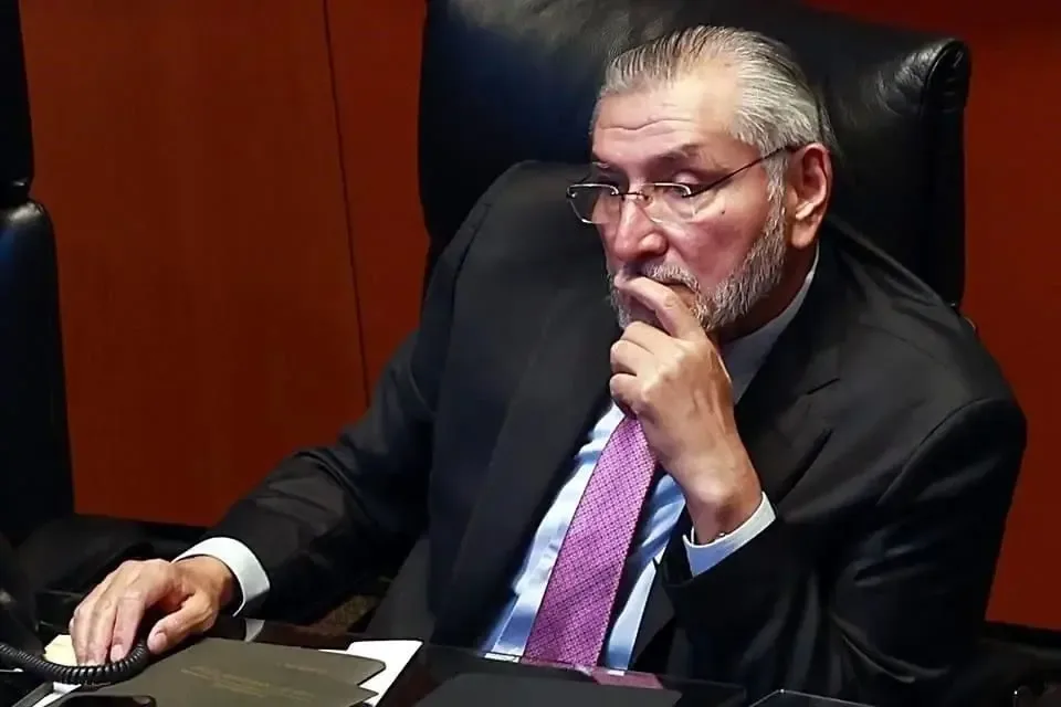 "El senador Adán Augusto López Hernández durante su comparecencia reciente."