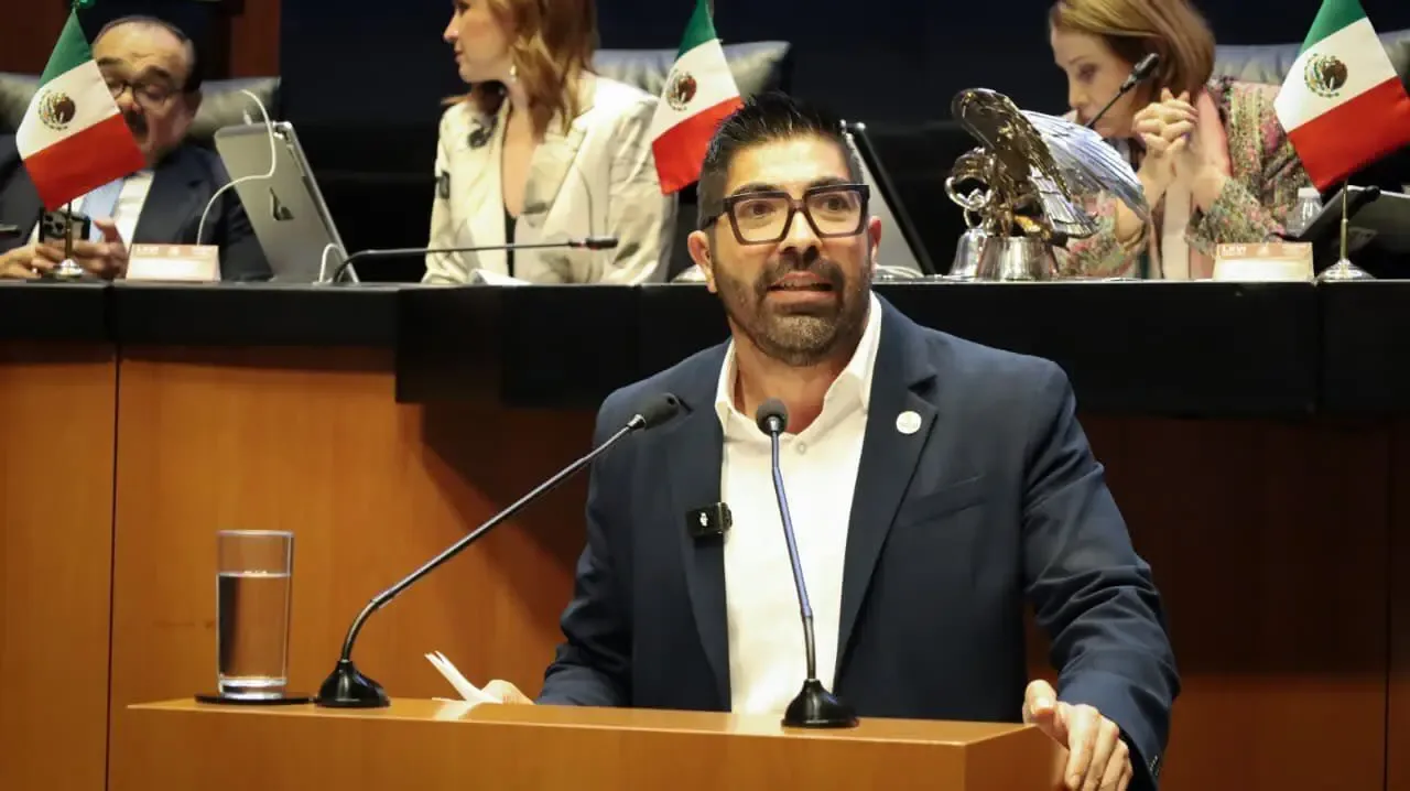 El senador Armando Ayala Robles bajo investigación de la FGR por vínculos delictivos.
