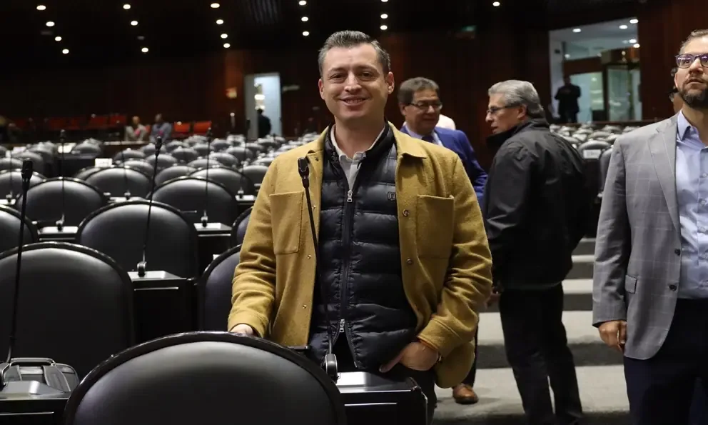 El senador busca ganar presencia pública y apoyo para su candidatura en 2027.
