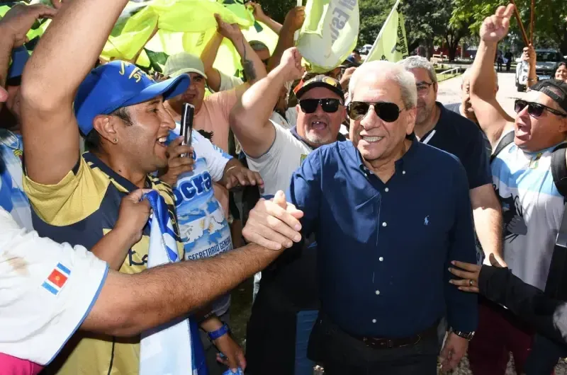 El senador del PJ subraya la importancia de fortalecer la participación política para enfrentar desafíos actuales.