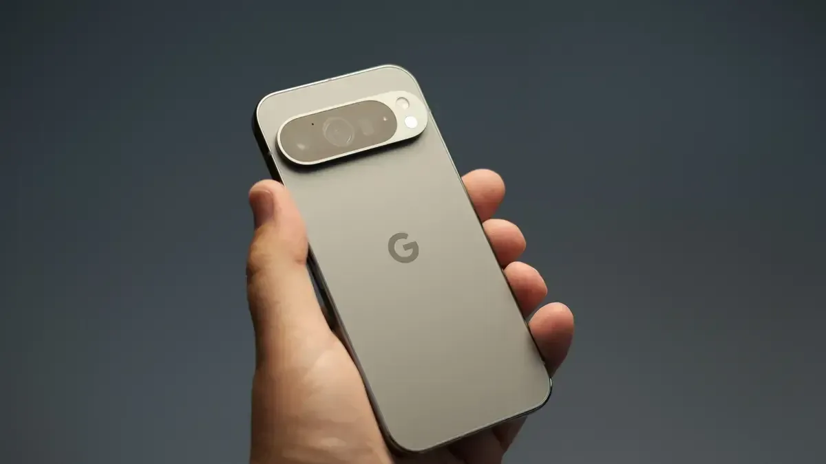 El smartphone de Google destaca por su IA y actualizaciones prolongadas, disponible en Walmart México.