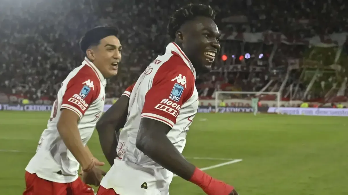 El triunfo marca el primer éxito de Huracán en el Torneo Apertura 2026, intensificando la rivalidad con San Lorenzo.