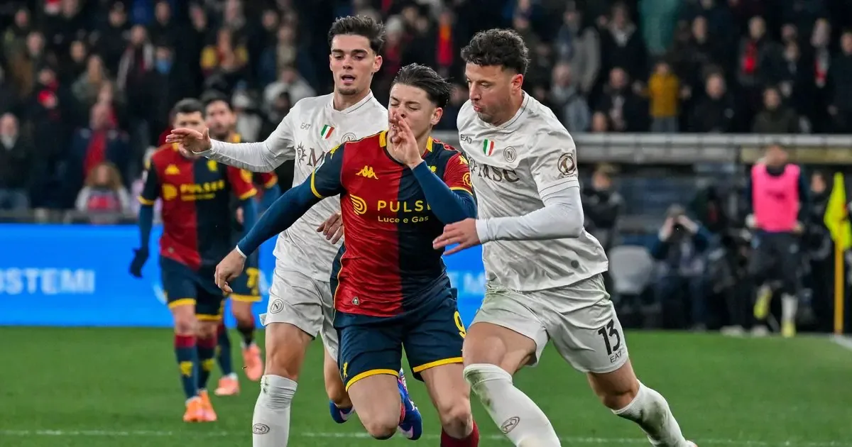 El triunfo permite al Napoli mantenerse en la lucha por el liderato de la Serie A.