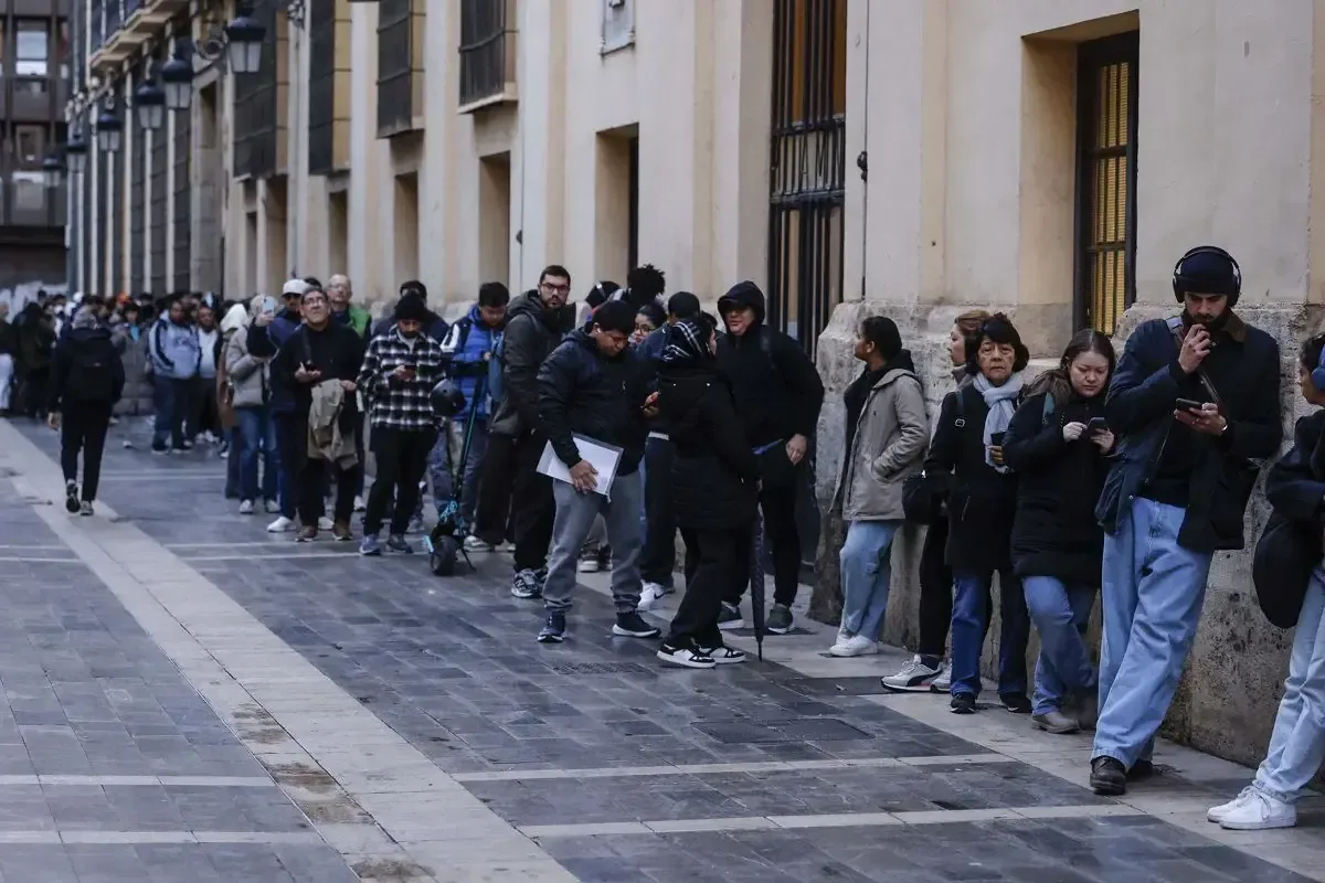 El trámite gratuito se ha convertido en un negocio ilegal que aprovecha la desinformación.