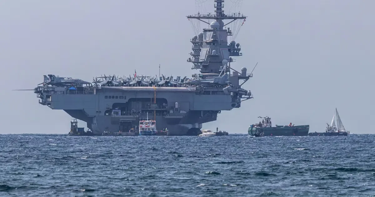 El USS Gerald R. Ford se une al USS Abraham Lincoln en aguas del Medio Oriente.