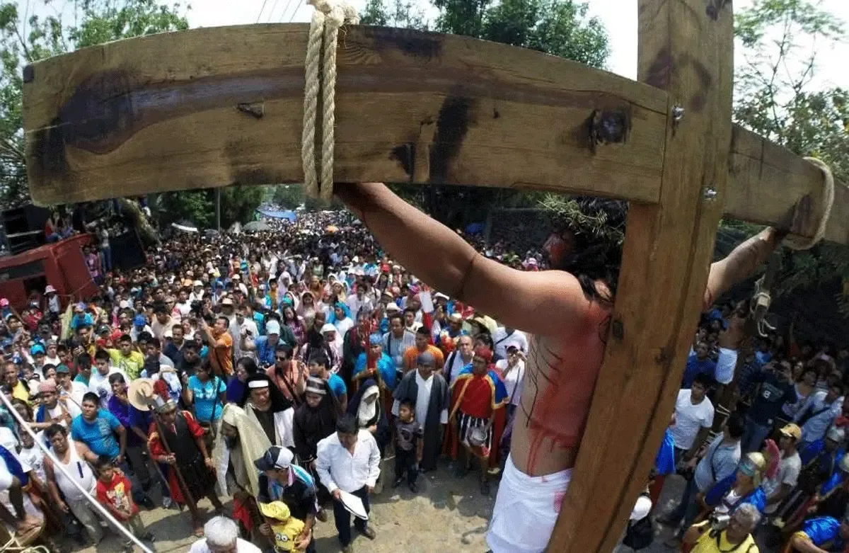 El viacrucis más grande de Morelos atrae multitudes cada Viernes Santo.