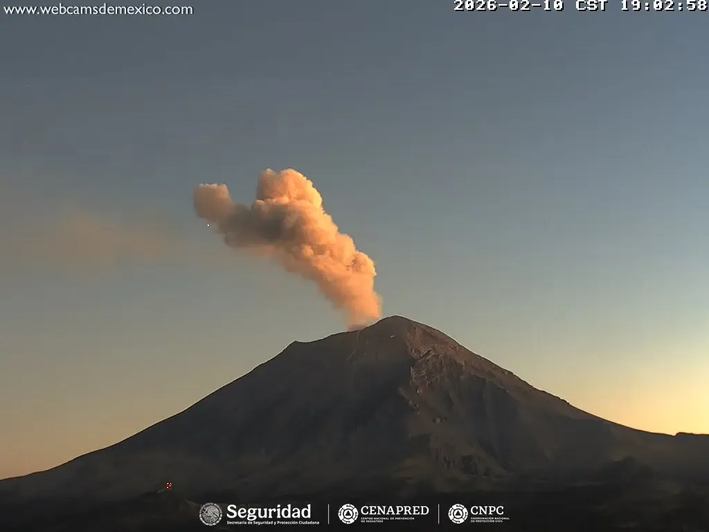 El volcán Popocatépetl presenta actividad significativa, alarma en poblaciones cercanas.