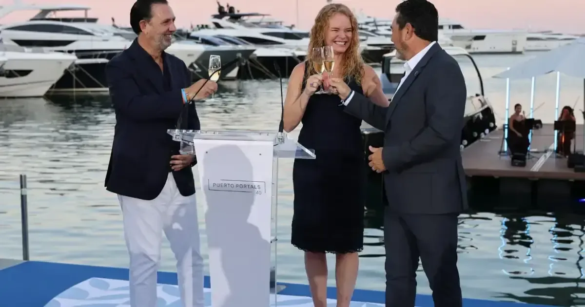 El emblemático puerto deportivo de Mallorca conmemora sus cuatro décadas de historia con una gran fiesta.