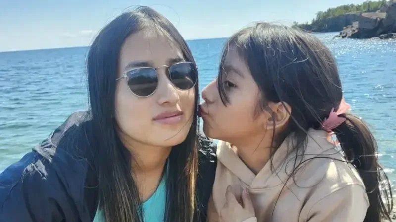 Elizabeth Zuna Caisaguano y su madre fueron detenidas mientras iban a la escuela.