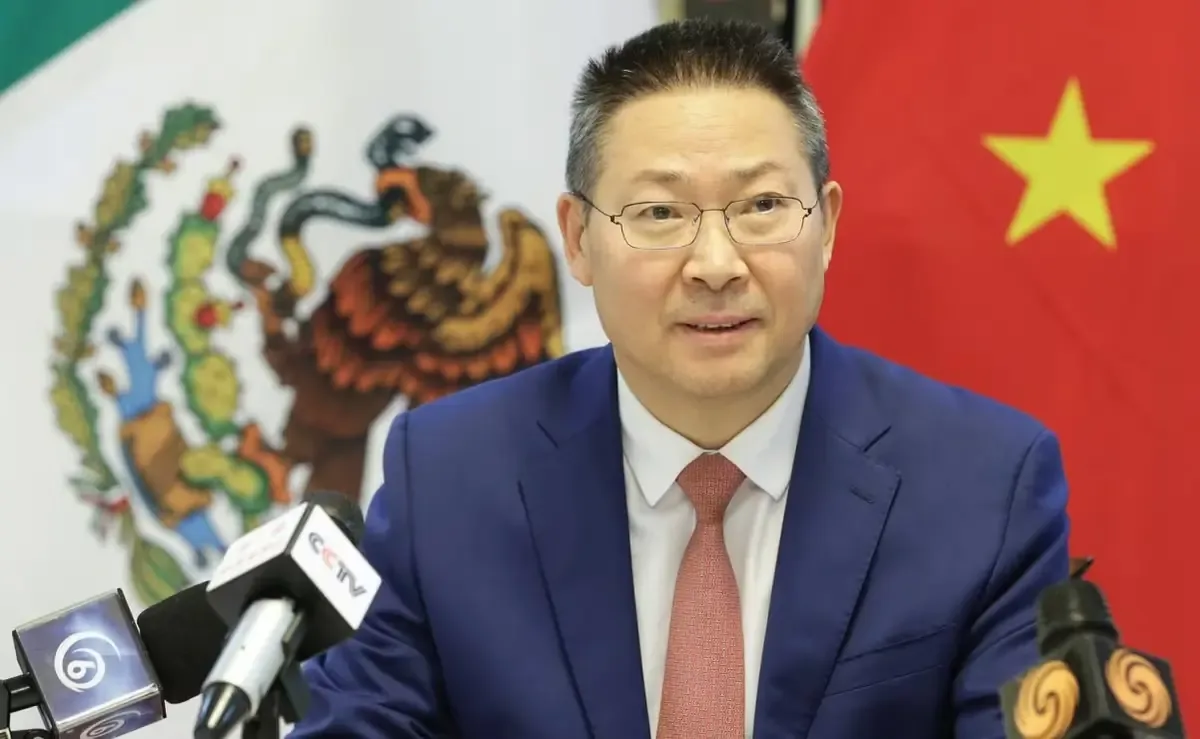 La respuesta china llega tras comentarios de EE. UU. sobre los símbolos patrios en México.