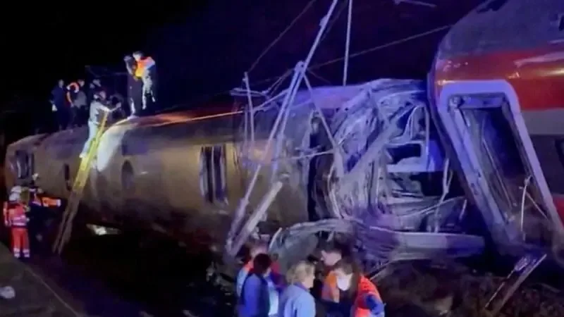 Emergencia tras el descarrilamiento de trenes en Adamuz, España.