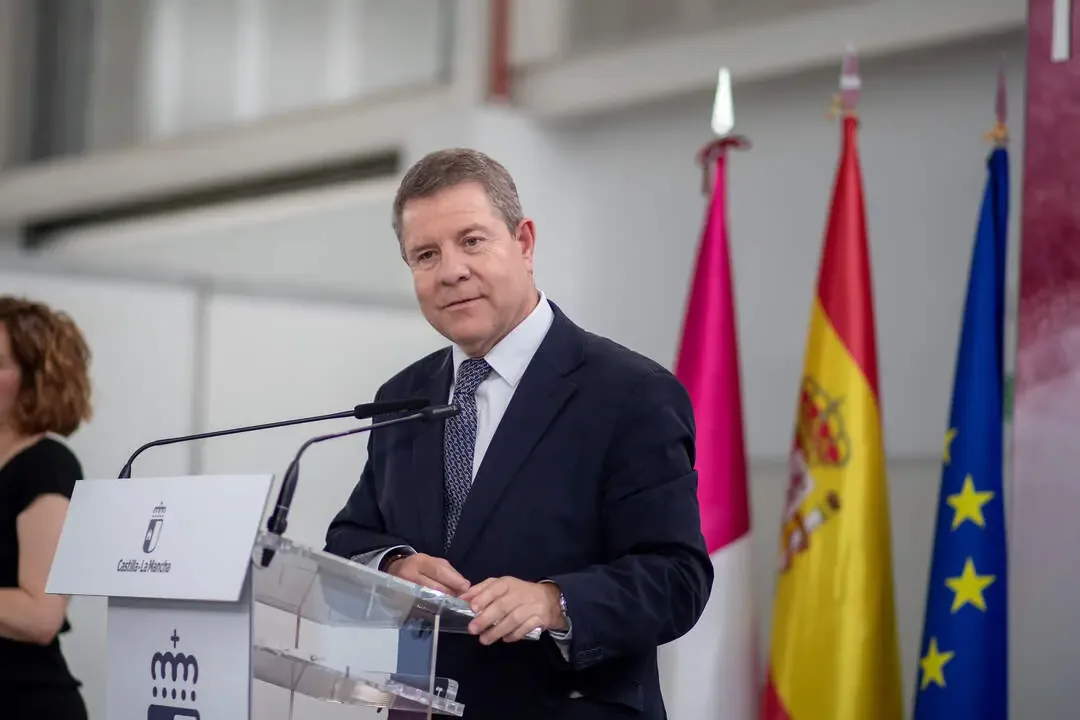 Emiliano García-Page anuncia un acuerdo que beneficiará a miles de mayores.