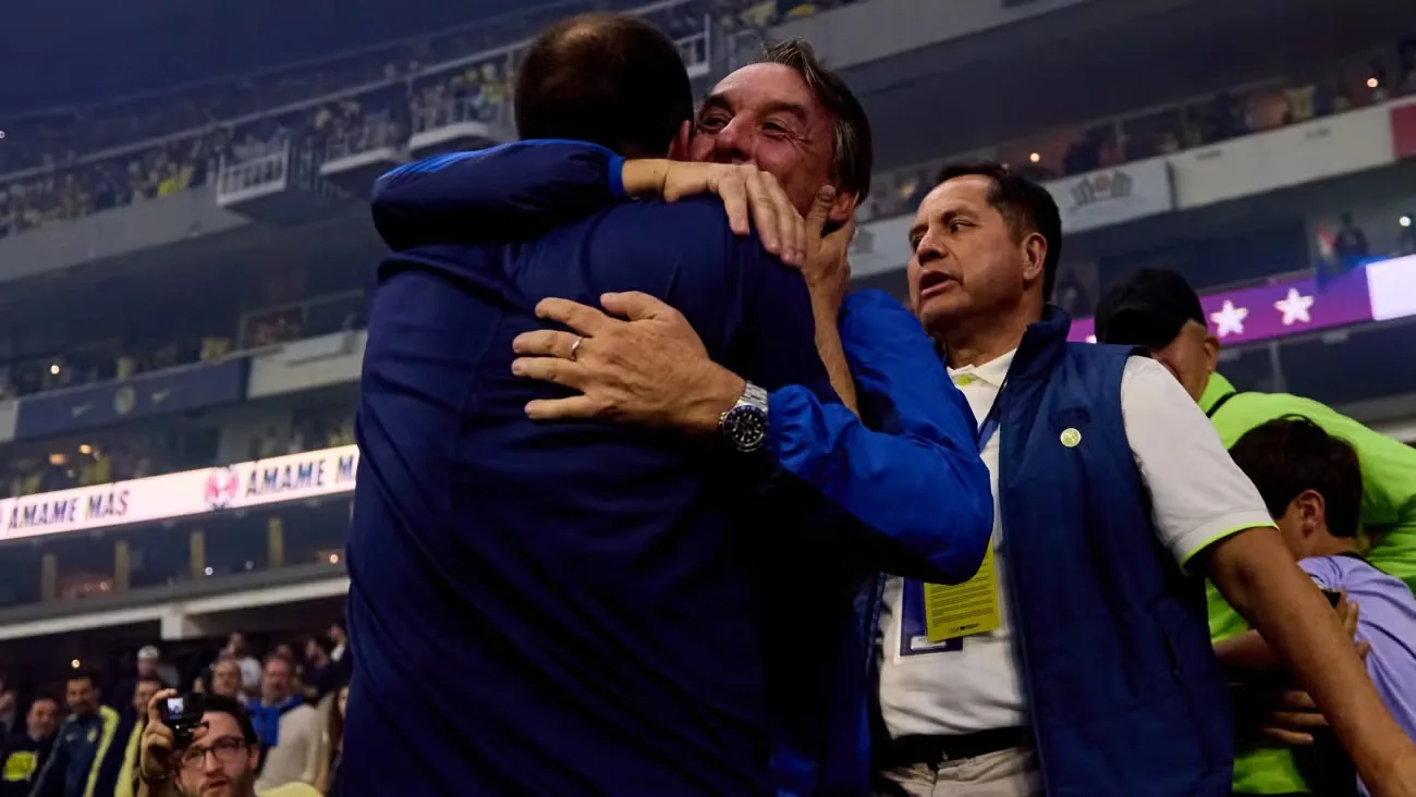 Emilio Azcárraga y la directiva del América durante la reunión de apoyo a Jardine.