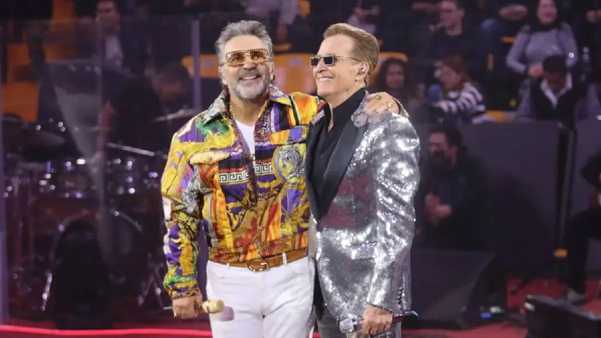 Emmanuel y Mijares durante su vibrante concierto en el Palenque de León 2026.