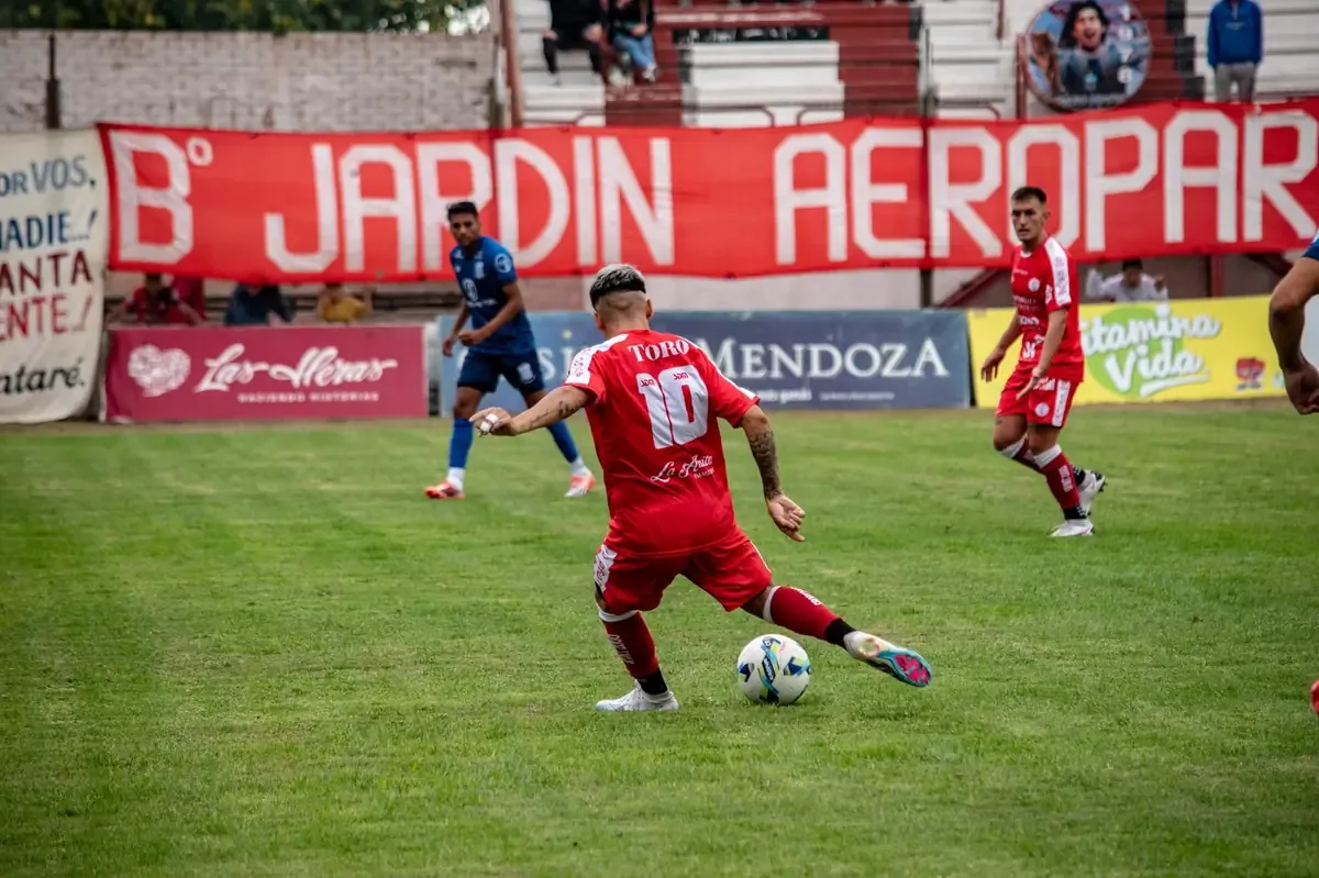 El empate dejó a Liniers en el 17° lugar y a Laferrere en el 10°.