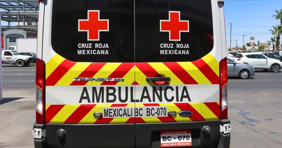 Un trabajador resultó herido al caer de un poste durante una instalación en Mexicali.