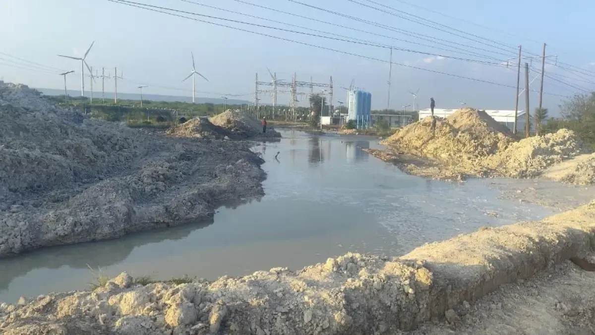 Un accidente en labores de mantenimiento dejó a un trabajador atrapado y a la ciudad sin agua potable.