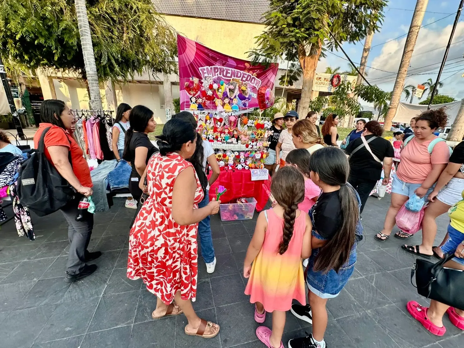 Emprendedores de Acapulco durante la exposición "Emprendedor 2026".