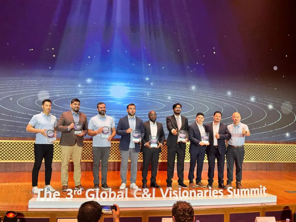 Sunsteel México representa al país en el Huawei Summer Summit en Shenzhen, mostrando avances en energía renovable.