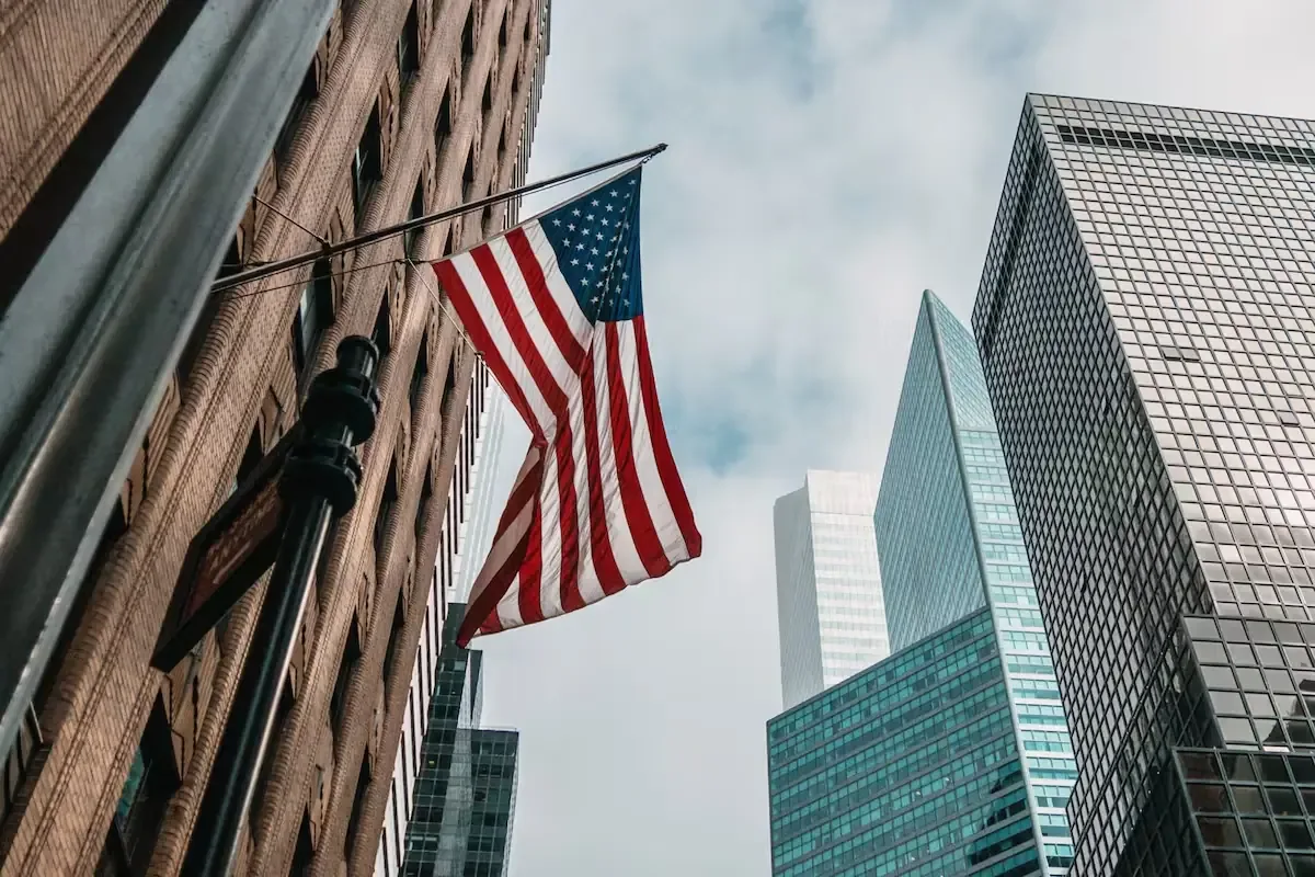 Un informe revela el creciente movimiento de sedes corporativas hacia estados con costos más bajos y mejores condiciones fiscales.