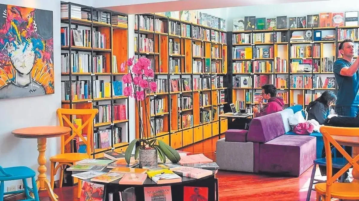 En Bogotá, La Verbena se presenta como un espacio cultural que promueve la lectura y el entendimiento colectivo.