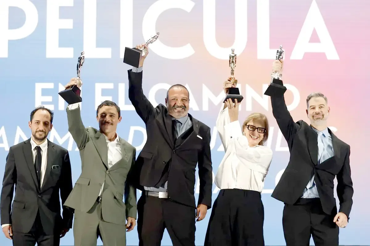 La cinta dirigida por David Pablos triunfó en la 68ª edición de los Premios Ariel, sumando reconocimiento al cine nacional.