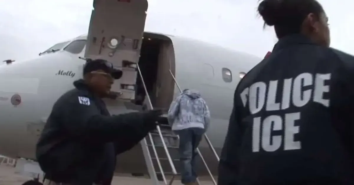 En el primer año del mandato de Trump, los vuelos de deportación se disparan, reflejando cambios en la política migratoria.