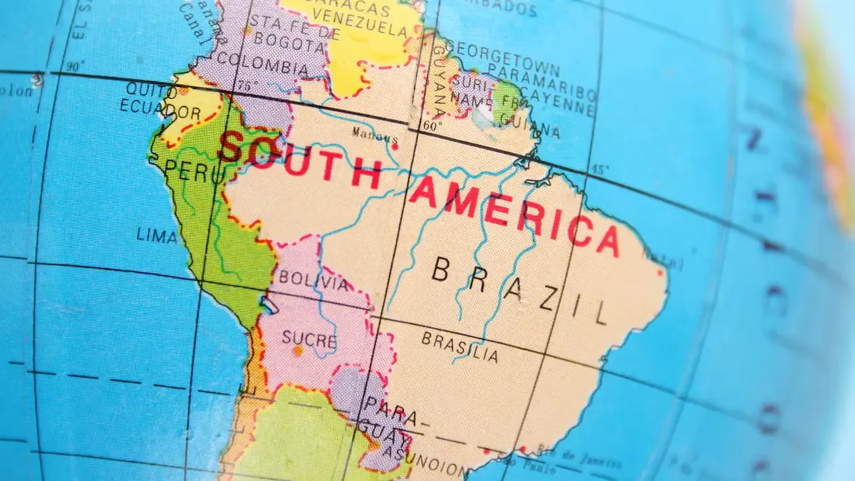 En la región, Brasil, Guyana, Surinam y Guayana Francesa destacan por sus lenguas oficiales no hispanas.