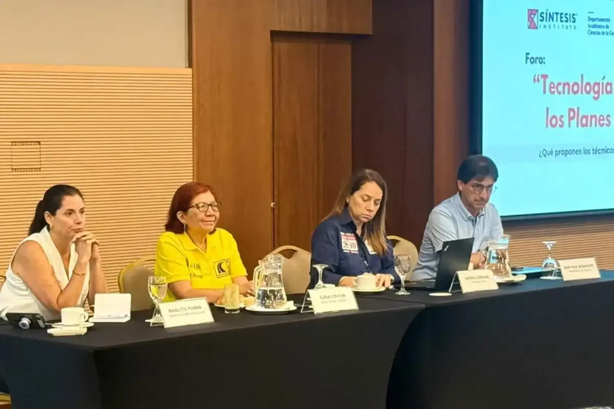 En un foro sobre tecnología, candidatos presentan propuestas para enfrentar problemas del país.