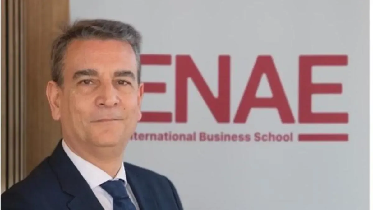 La escuela apoya a miles de empleados en digitalización e inteligencia artificial, preparando el camino para el futuro.