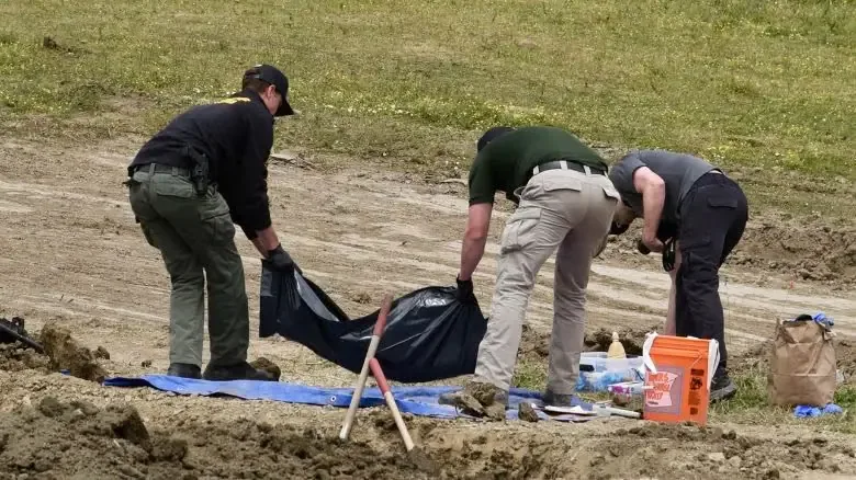 La policía investiga el hallazgo de restos de perros en un refugio que negaba sacrificar animales.