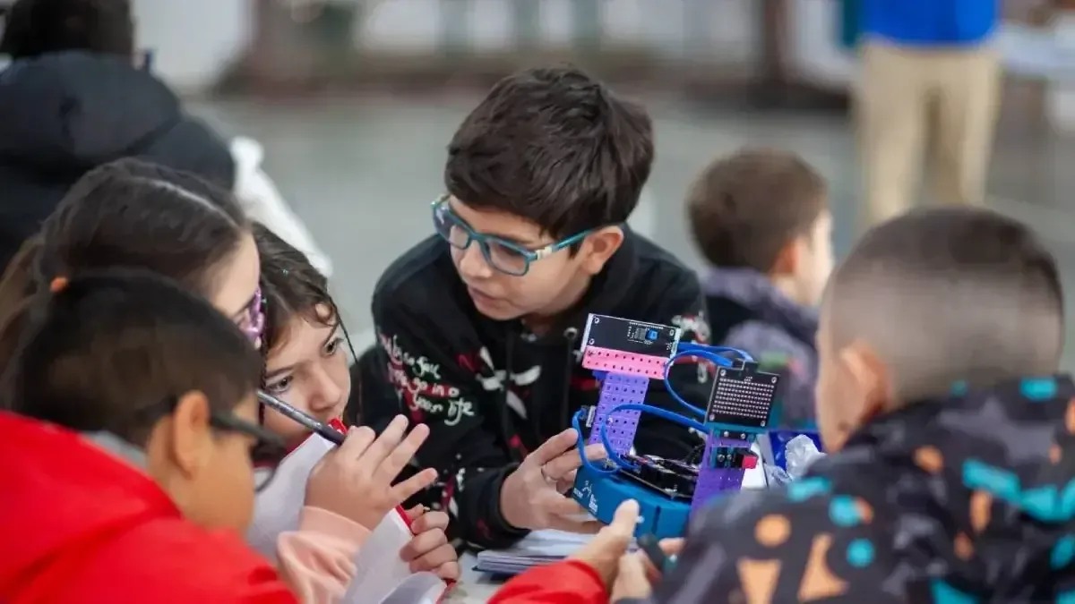 La fundación Enseñá por Argentina se destaca en Neuquén con un evento que promueve la educación.
