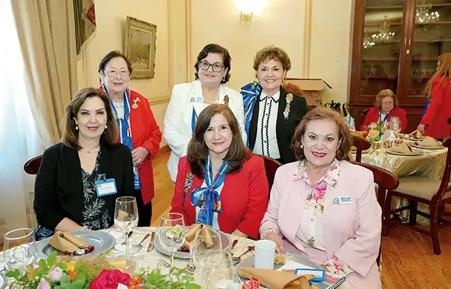 La reunión fomenta el intercambio y la camaradería entre sus miembros.