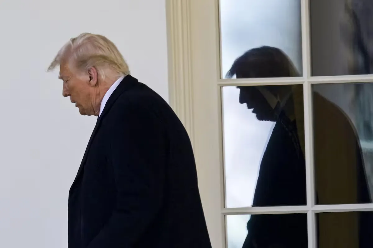 Encuesta revela la caída en la aprobación de Trump sobre migración.