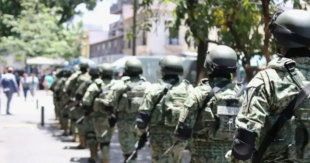 El incidente ocurrió durante un patrullaje militar; no hay muertos reportados.