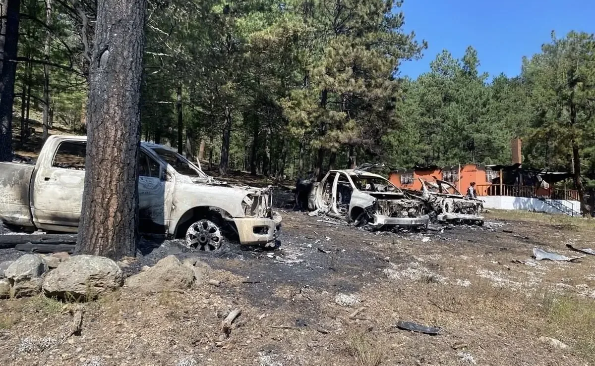 El incendio de vehículos y viviendas es resultado de un enfrentamiento en Madera, alarma a la población local.