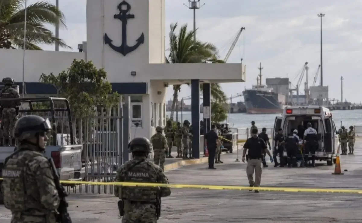 Un marinero falleció y otro resultó gravemente herido en un tiroteo en la Unidad Naval de Protección Portuaria en Yucatán.