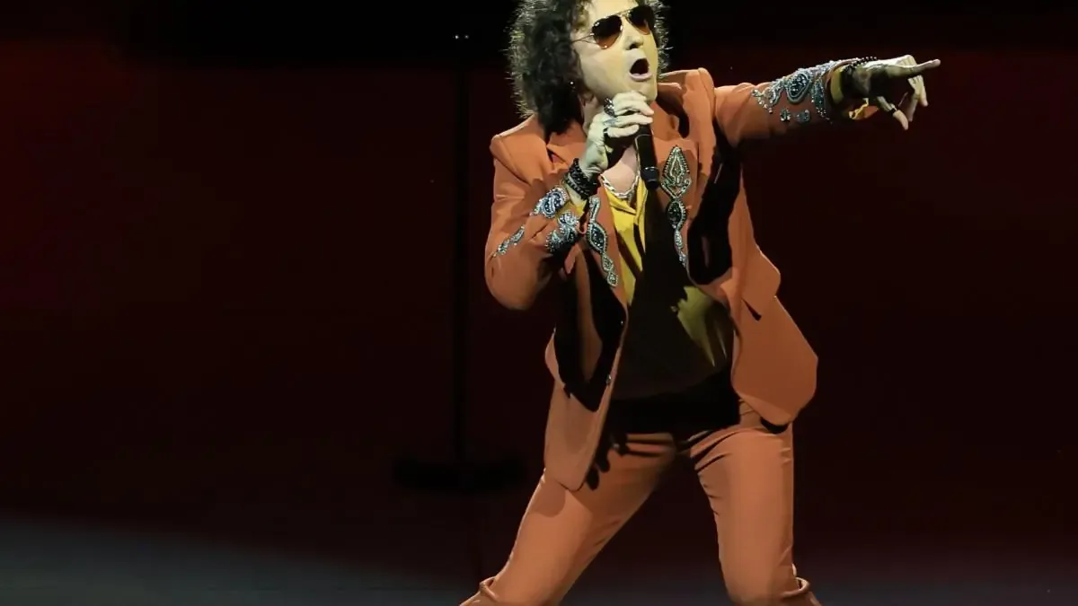 El cantante español se presenta en México con su gira "Nuevas mutaciones" y cautiva a sus fans.