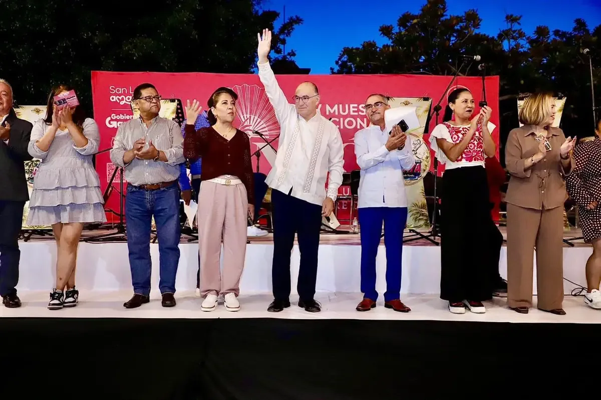 La Muestra Nacional de Danzón promueve y preserva esta tradición con 40 grupos participantes.
