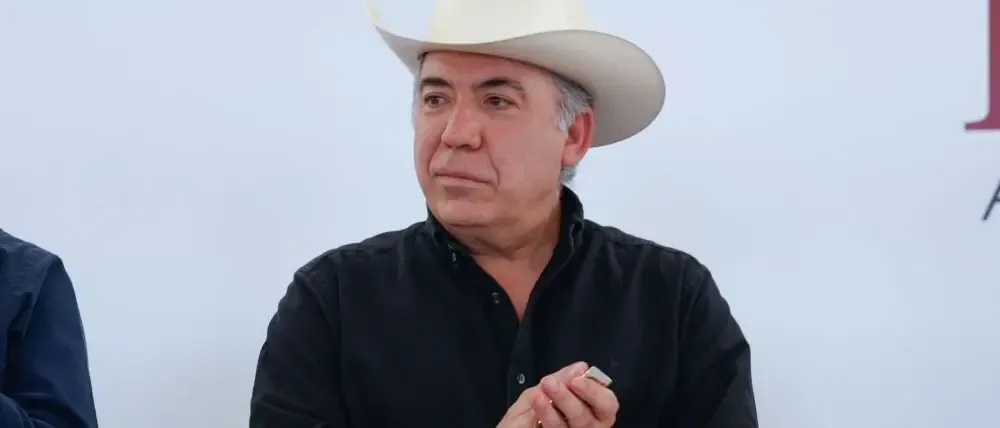 El senador de Sinaloa asegura que permanece en su estado natal y niega acusaciones de la Fiscalía de Nueva York.