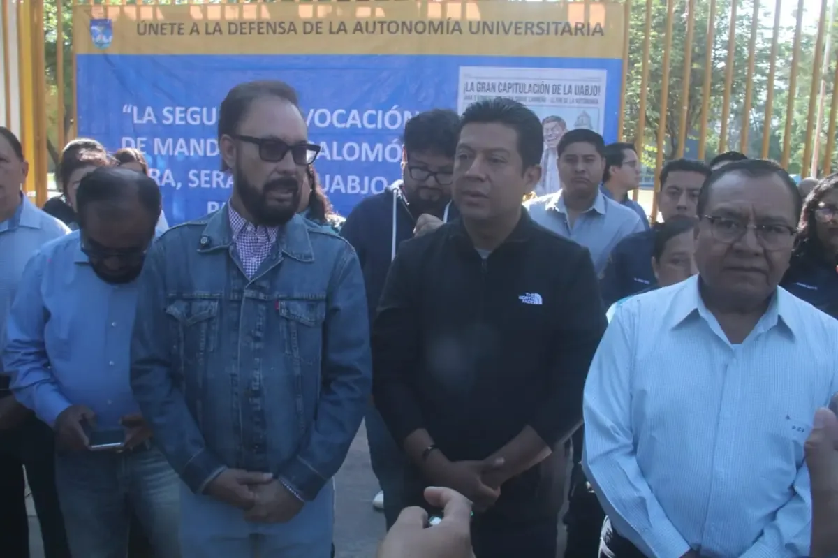 La protesta del excandidato genera tensión y suspende actividades académicas.