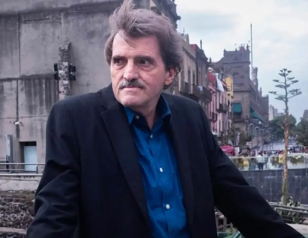 El escritor Enrique Serna se retira de la Feria Universitaria del Libro ante error en la inclusión de su nombre.