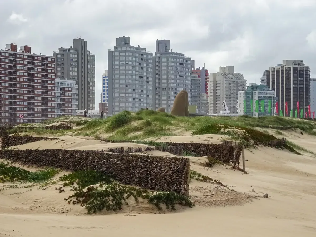 El desarrollo turístico contempla un campo de golf y un helipuerto, con un plazo de construcción de 18 meses.