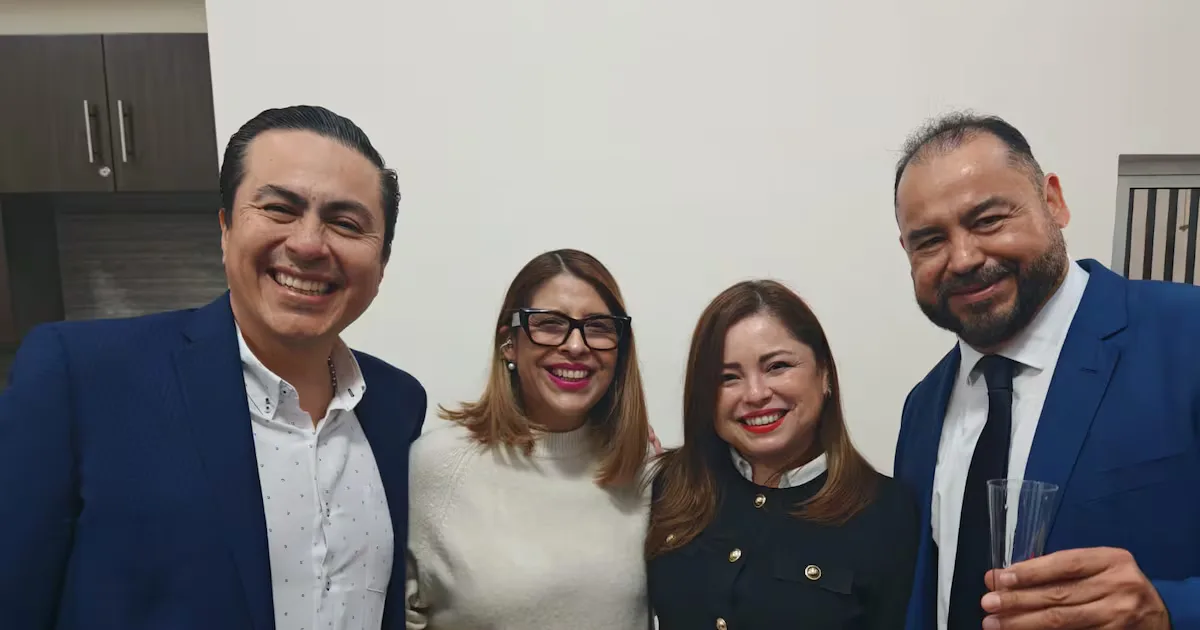 Entrega de acreditación a Zagrev Consultores en Guadalupe, Nuevo León.